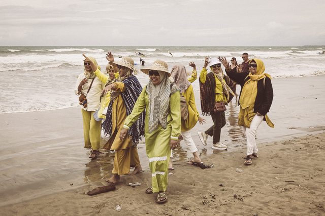 Bali — donne in spiaggia
