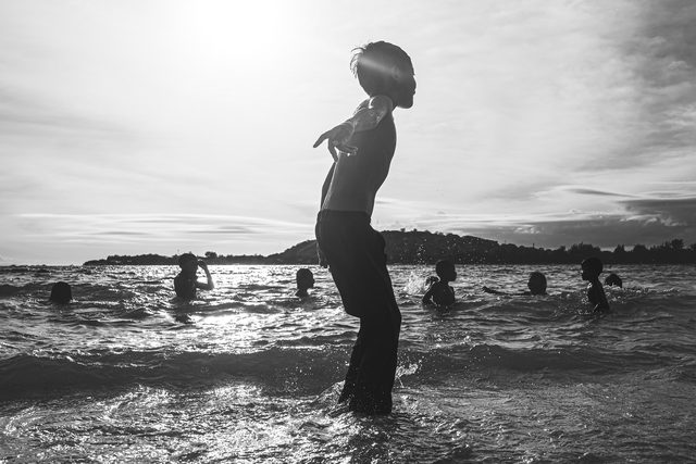 Indonesia — figura nel mare al tramonto