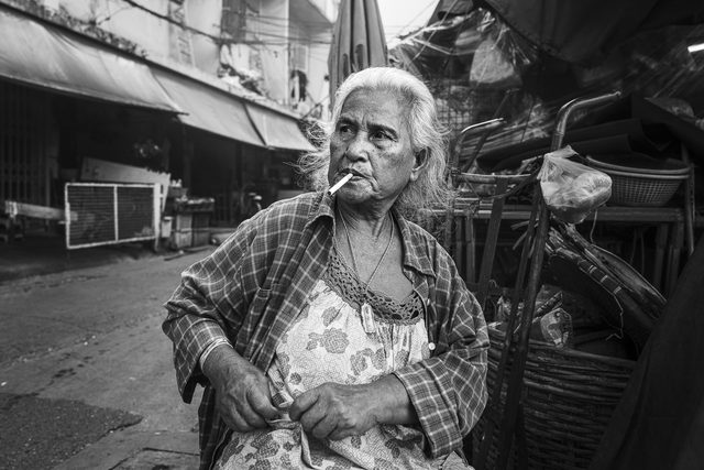Bangkok — donna in un mercato